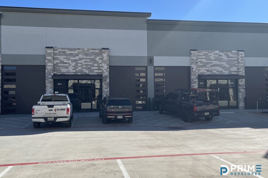 More Photos Of 15901 Ronald Reagan Blvd, Leander Showroom For Sale