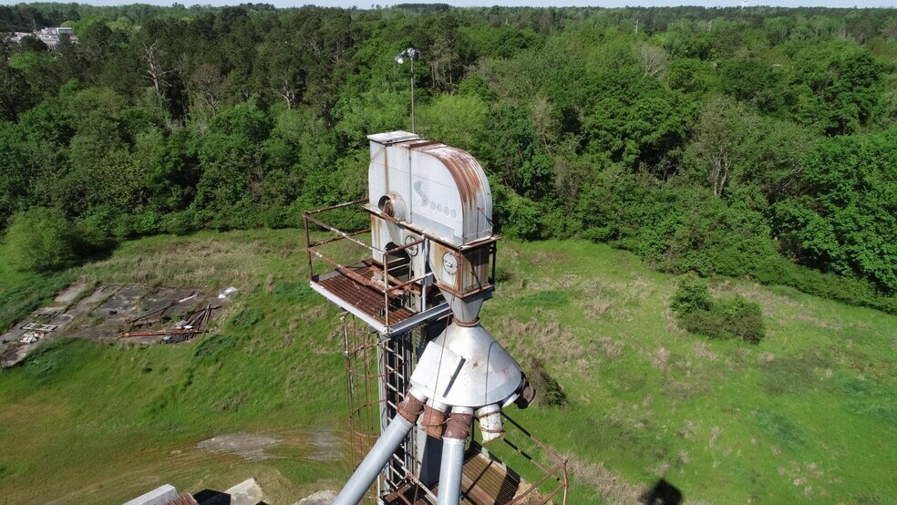 More Photos Of 201 Industrial Rd, Sylvania Light Distribution For Sale