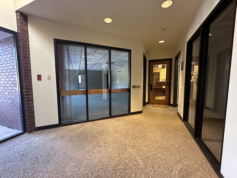 More Photos Of 40 Adloff Ln, Springfield Medical For Lease