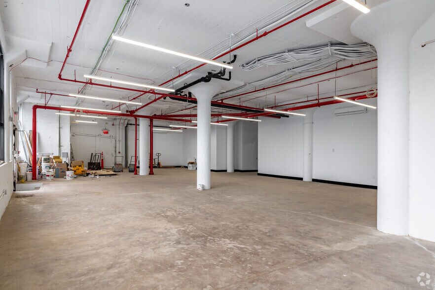 More Photos Of 4 Evergreen Ave, Brooklyn Flex For Sale