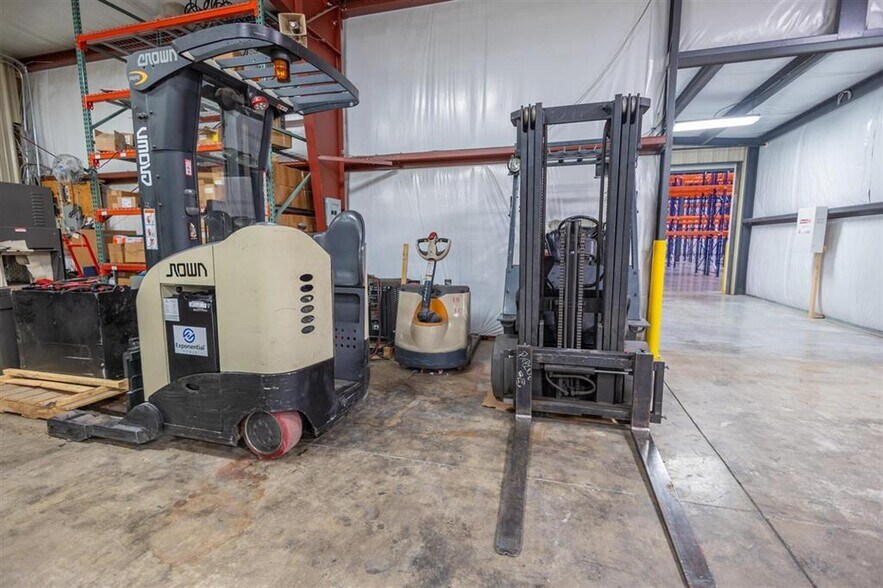 More Photos Of 252 Commerce Dr, Tompkinsville Warehouse For Sale