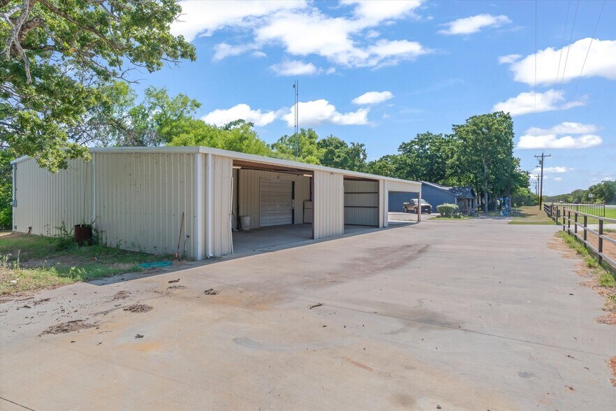 More Photos Of 10015 FM 751, Quinlan Flex For Sale
