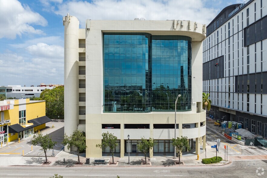 More Photos Of 5975 Sunset Dr, Miami Medical For Lease