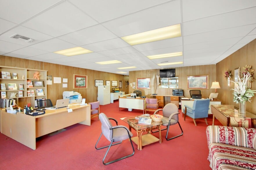 Primary Photo Of 202 N Main St, Taylor Loft Creative Space For Sale