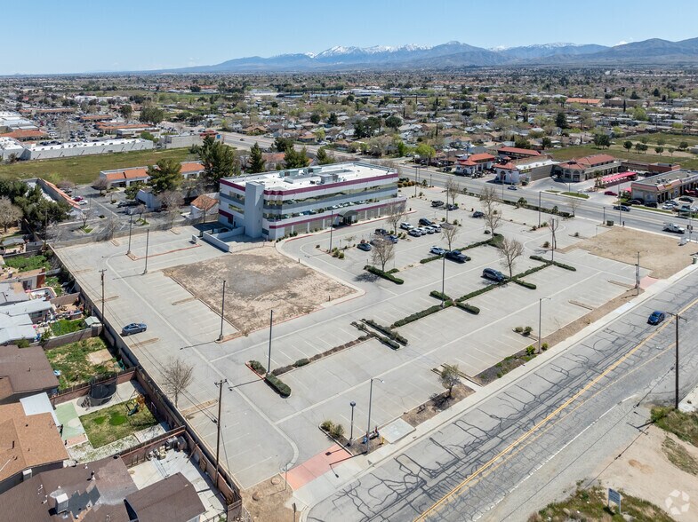 More Photos Of 1529 E Palmdale Blvd, Palmdale Office For Sale
