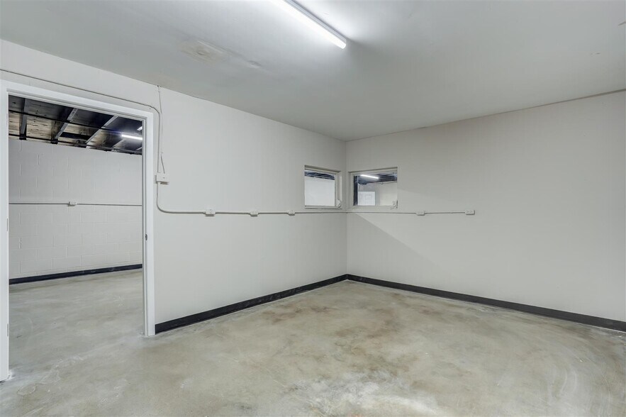 More Photos Of 1710 Texas Ave, Texas City General Retail For Sale