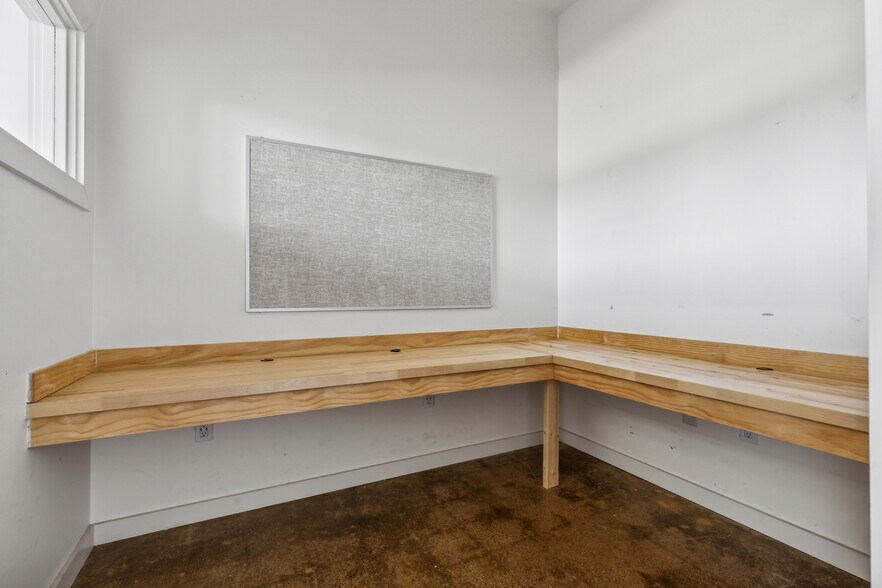 More Photos Of 3409-3437 W 7th St, Fort Worth Unknown For Lease