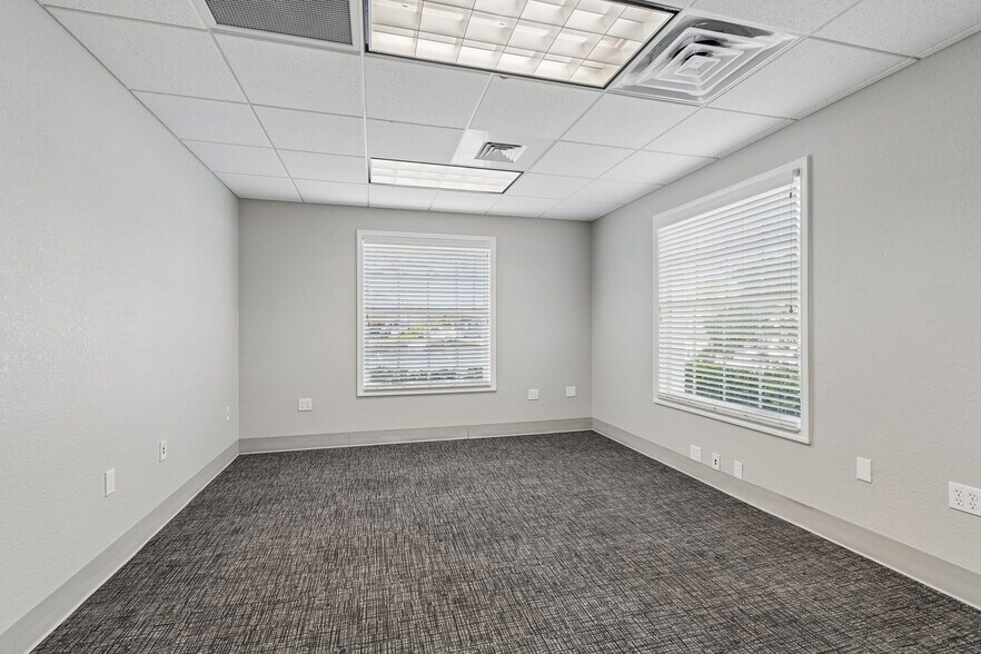 More Photos Of 575 Indian Rocks Rd N, Belleair Bluffs Medical For Lease