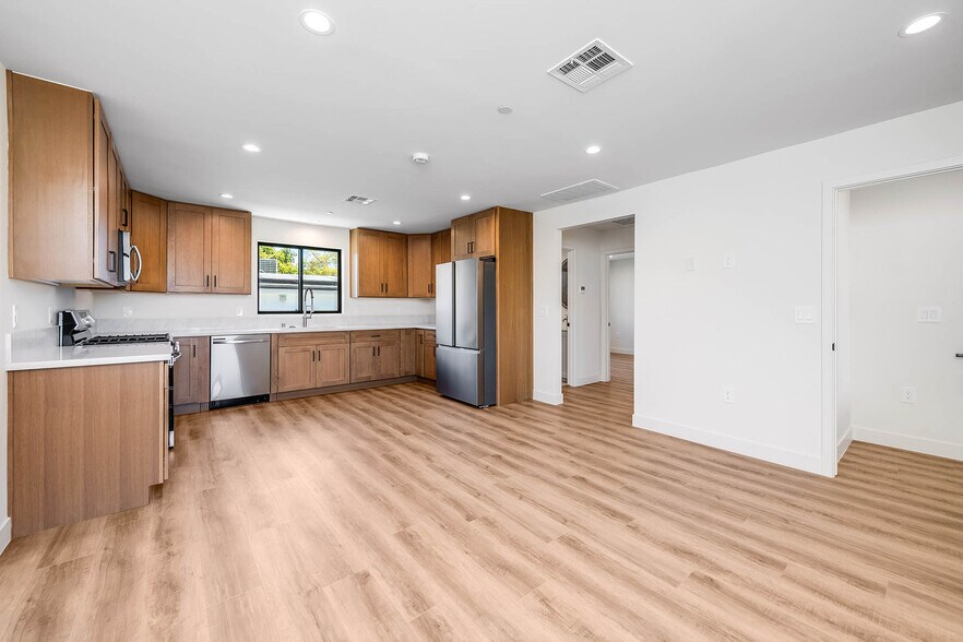 More Photos Of 5954 Simpson Ave, Valley Village Apartments For Sale