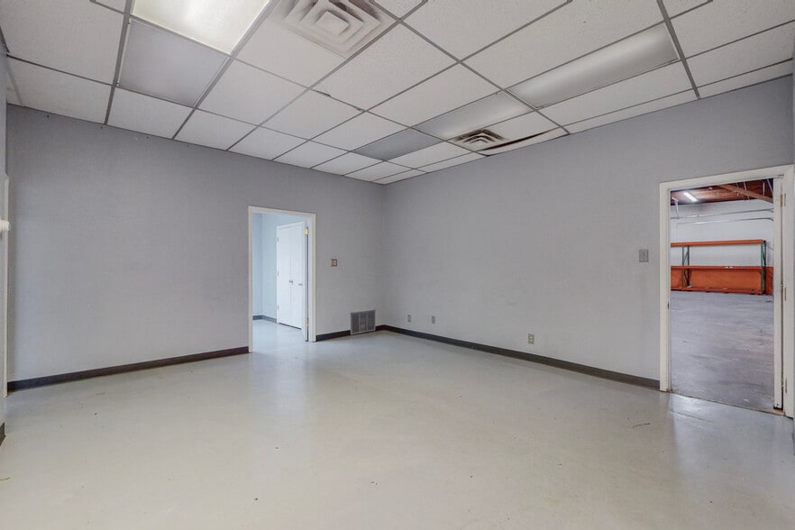 More Photos Of 1823 Commercial St NE, Albuquerque Warehouse For Sale