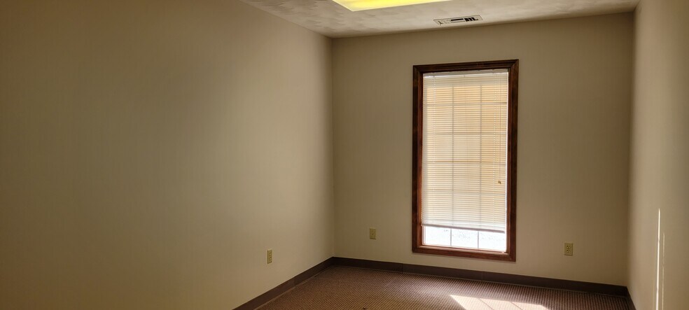 More Photos Of 1300 N Reed Station Rd, Carbondale Industrial For Sale