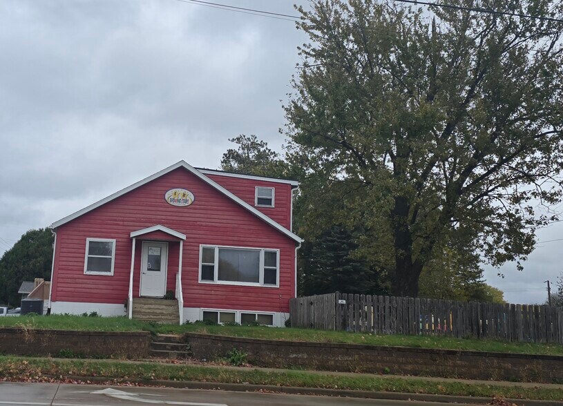 More Photos Of 711 W Montgomery St, Sparta Specialty For Sale