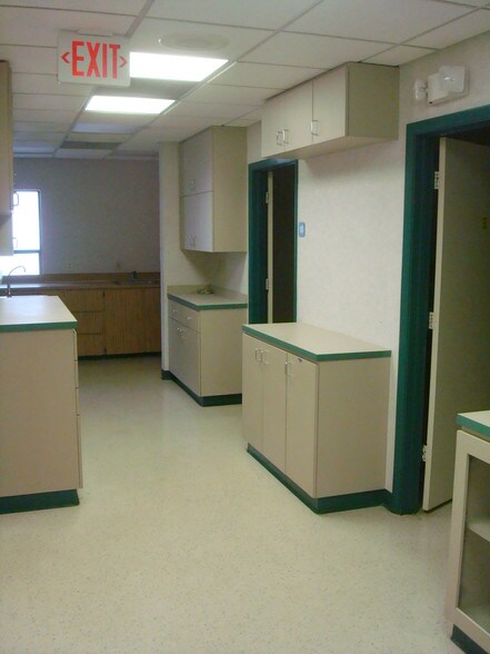 More Photos Of 7800 W Oakland Park Blvd, Sunrise Medical For Lease