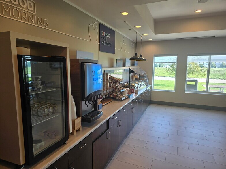 More Photos Of 4020 S Grand Ave, York Hospitality For Sale