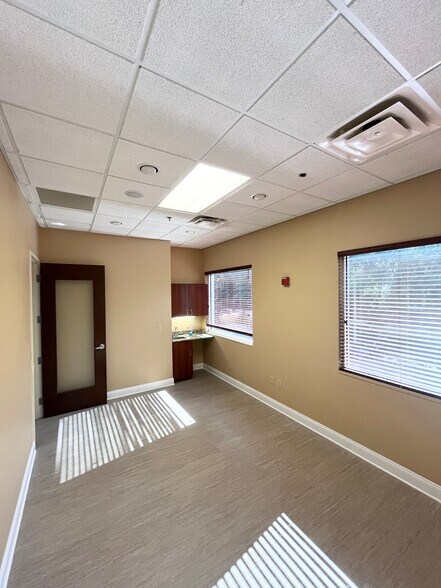 More Photos Of 6000 Turkey Lake Rd, Orlando Medical For Lease