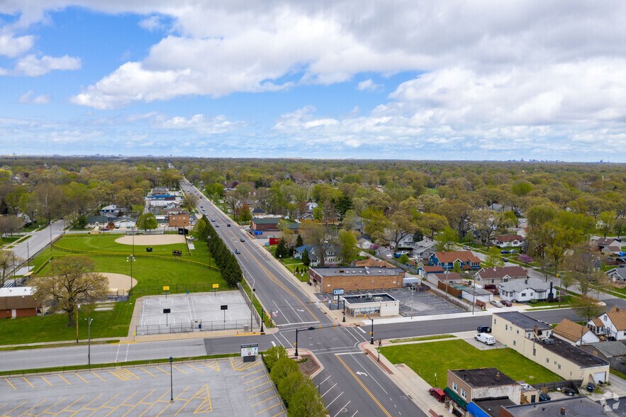More Photos Of 311 N Broad St, Griffith Restaurant For Sale