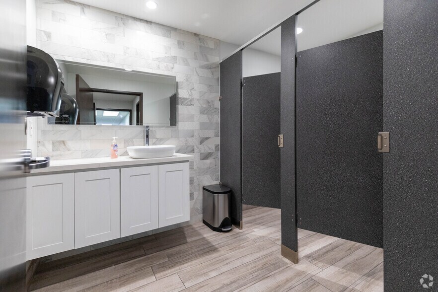 More Photos Of 140 S Flower St, Orange Medical For Lease