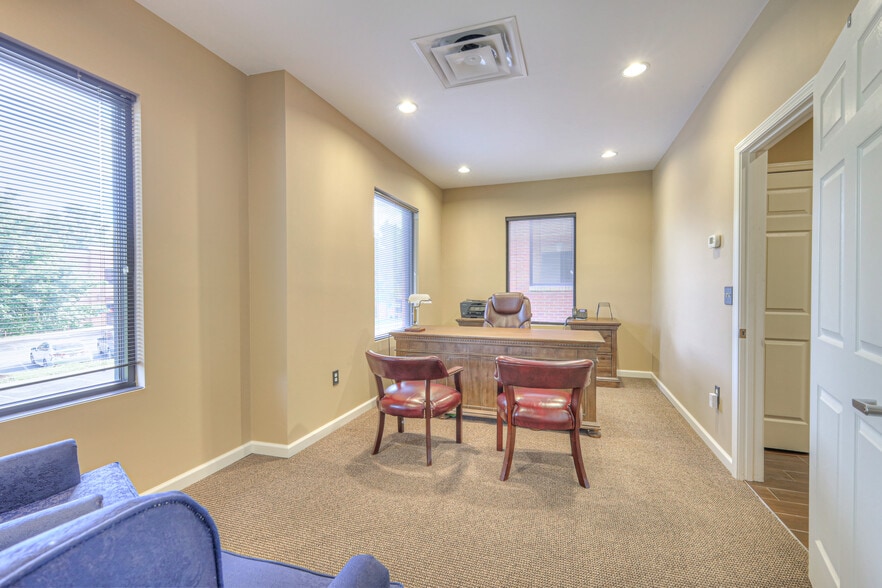 More Photos Of 106 Mission Ct, Franklin Office For Sale