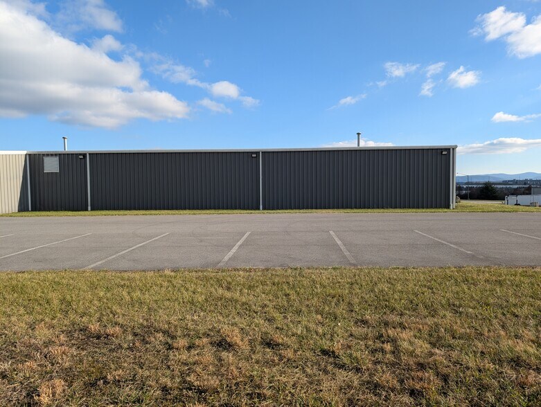 More Photos Of 4089 Pepperell Way, Dublin Manufacturing For Lease