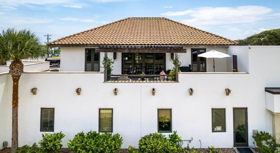 More Photos Of 1703 Highway 35 S, Rockport Office Residential For Lease
