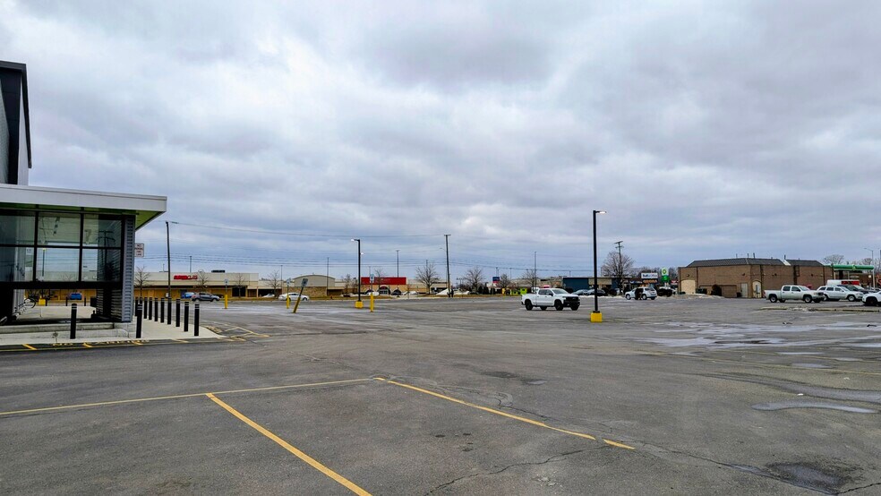 More Photos Of 32070 Gratiot Ave, Roseville Freestanding For Lease