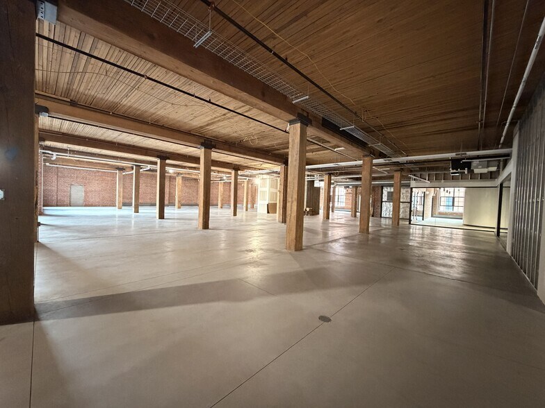 More Photos Of 1000 Jackson St, Dubuque Office For Lease