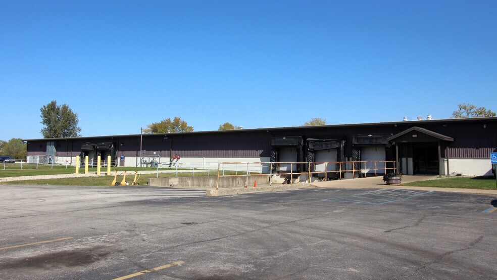 More Photos Of 2051 Riverfork Dr, Huntington Manufacturing For Lease