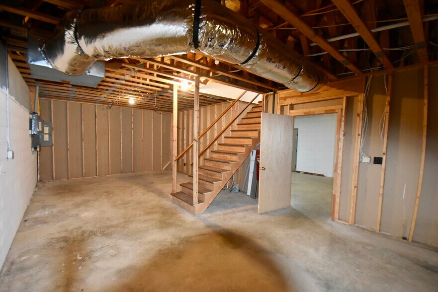 More Photos Of 314 E Main St, Rockwell Medical For Lease