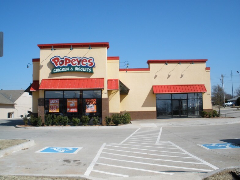 Primary Photo Of 2320-2330 S Broadway, Edmond Restaurant For Lease