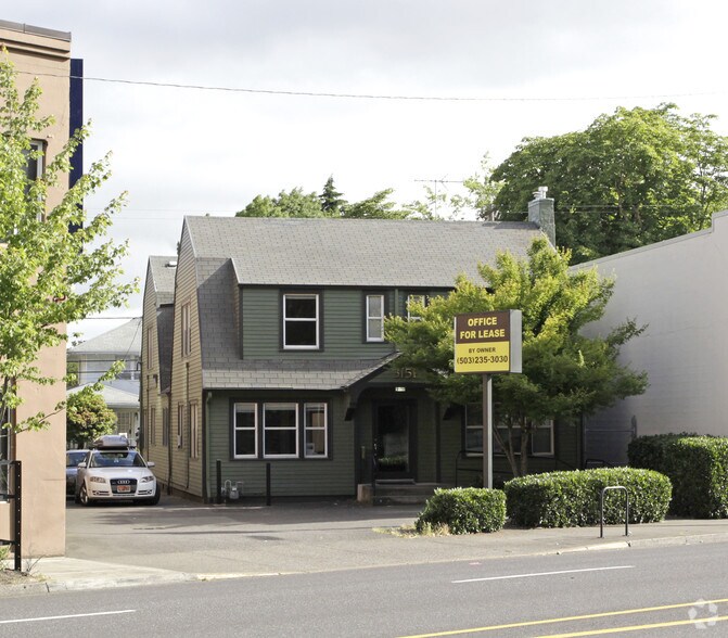 More Photos Of 3151 NE Sandy Blvd, Portland Office For Sale