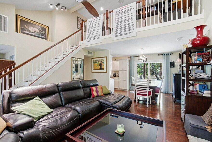 More Photos Of 4120 3rd Ave NW, Naples Apartments For Sale