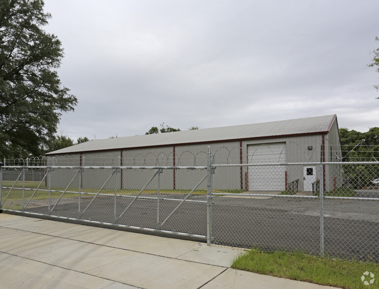 Primary Photo Of 1135 N Tryon St, Charlotte Warehouse For Lease