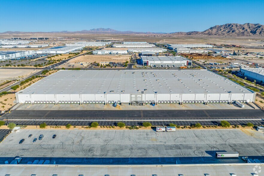 More Photos Of 5835 E Ann Rd, Las Vegas Distribution For Lease
