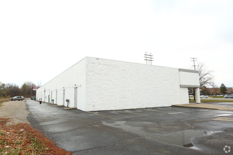 More Photos Of 3725 S Saginaw St, Flint Storefront For Sale