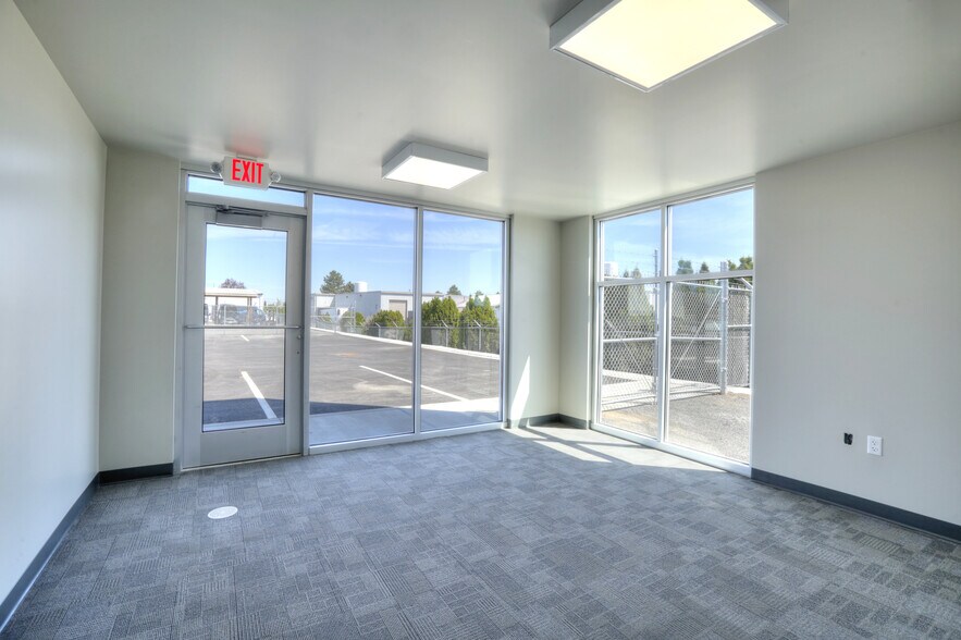 More Photos Of 5807 Thorpe, Spokane Light Distribution For Lease