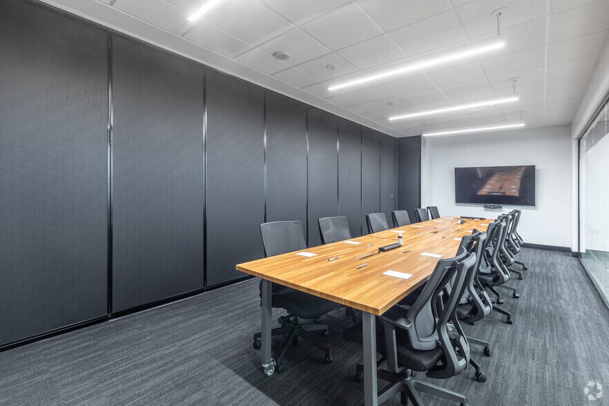 More Photos Of 2300 Wilson Blvd, Arlington Coworking Space