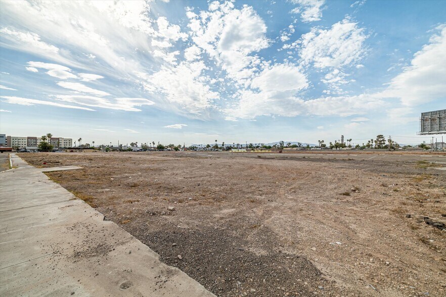 More Photos Of 851 E Tropicana Ave, Las Vegas Land For Sale