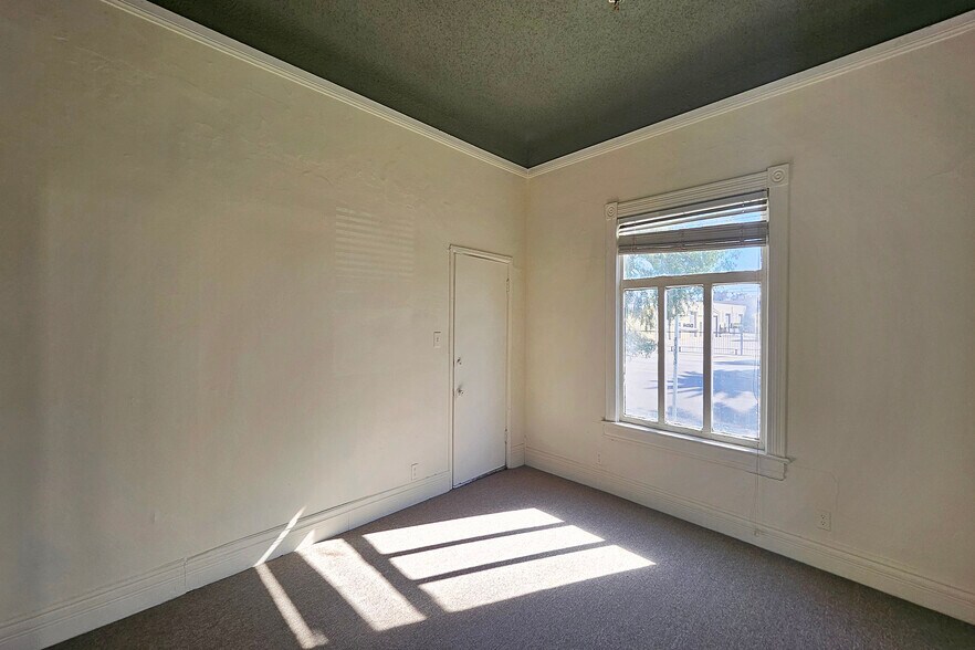 More Photos Of 1101 W Burbank Blvd, Burbank Office Residential For Lease