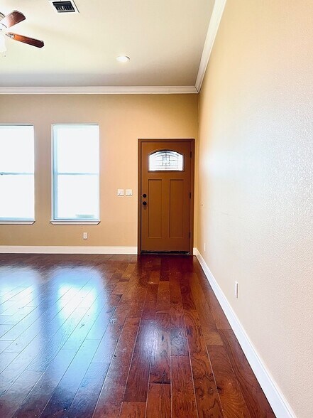 More Photos Of 1417 W State Highway 71, La Grange Storefront Retail Office For Lease