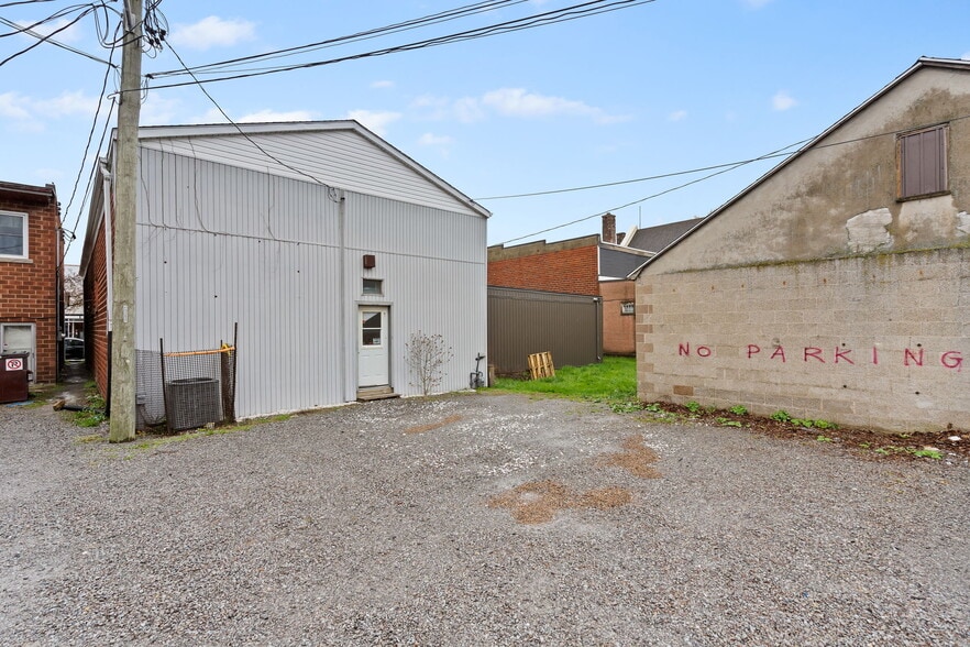 More Photos Of 216 King St, Port Colborne Storefront For Sale