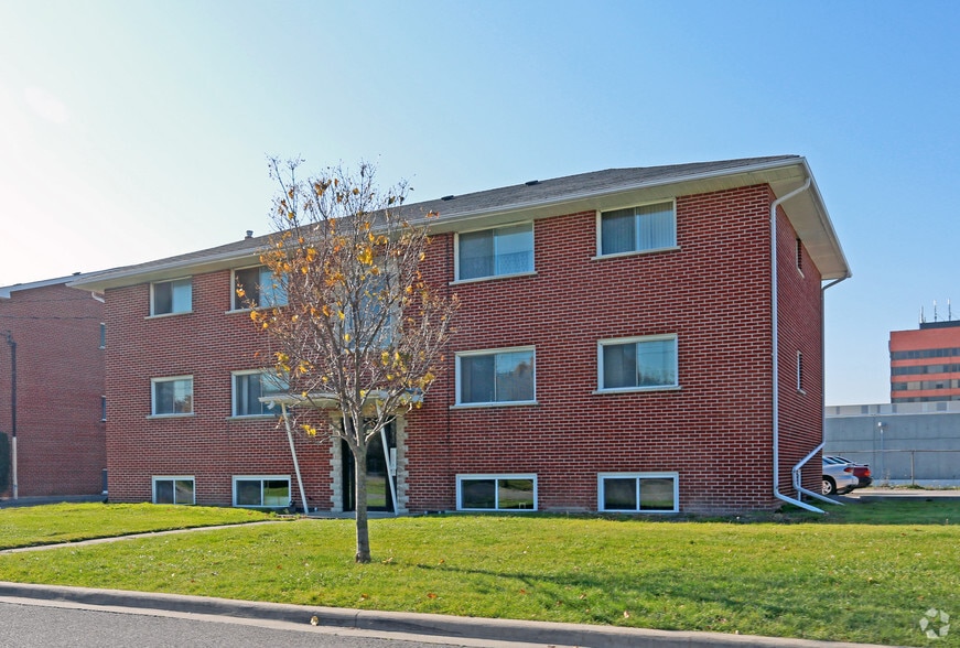 More Photos Of 160-172 Westmount St, Oshawa Apartments For Sale