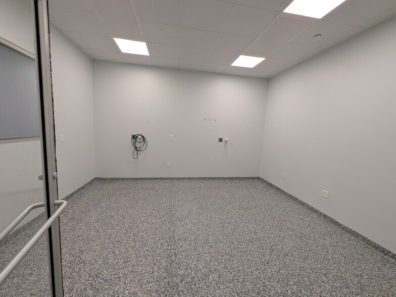 More Photos Of 16719 Balance Cv, Land O' Lakes Office For Sale