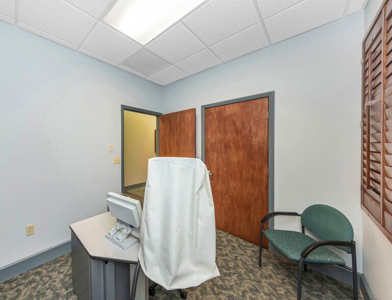 More Photos Of 2346 Drew St, Clearwater Office For Sale