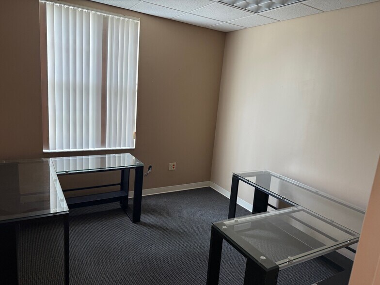 More Photos Of 6921 Pistol Range Rd, Tampa Office For Sale