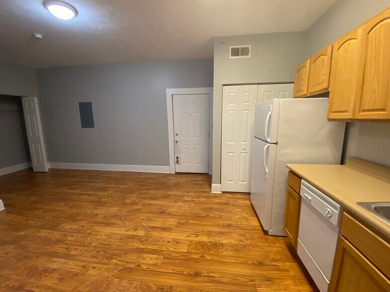 More Photos Of 444 High St, Morgantown Storefront Retail Residential For Lease