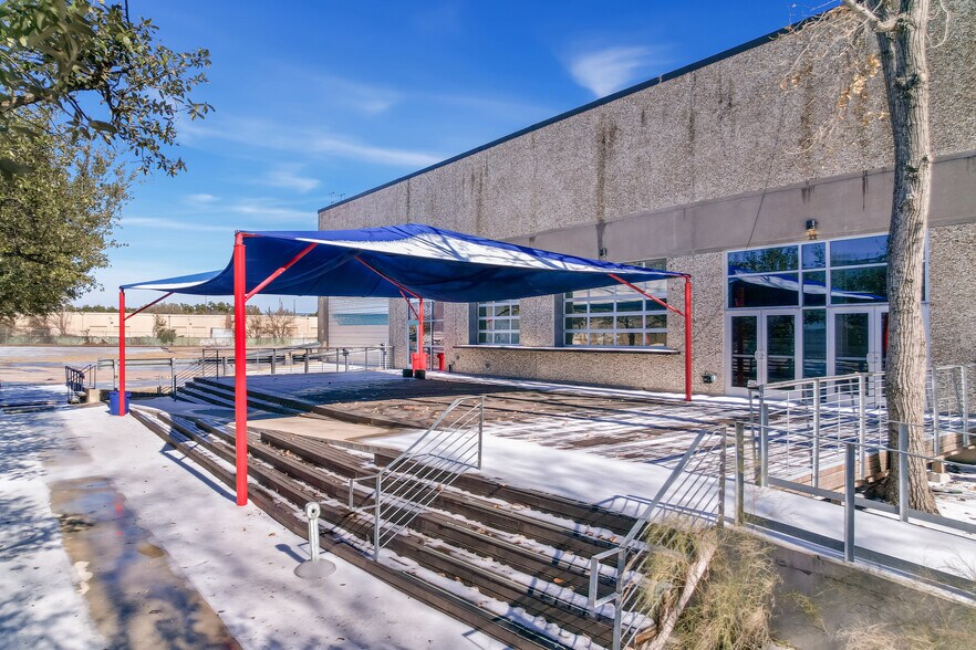 More Photos Of 10420 Metric Blvd, Austin Warehouse For Lease