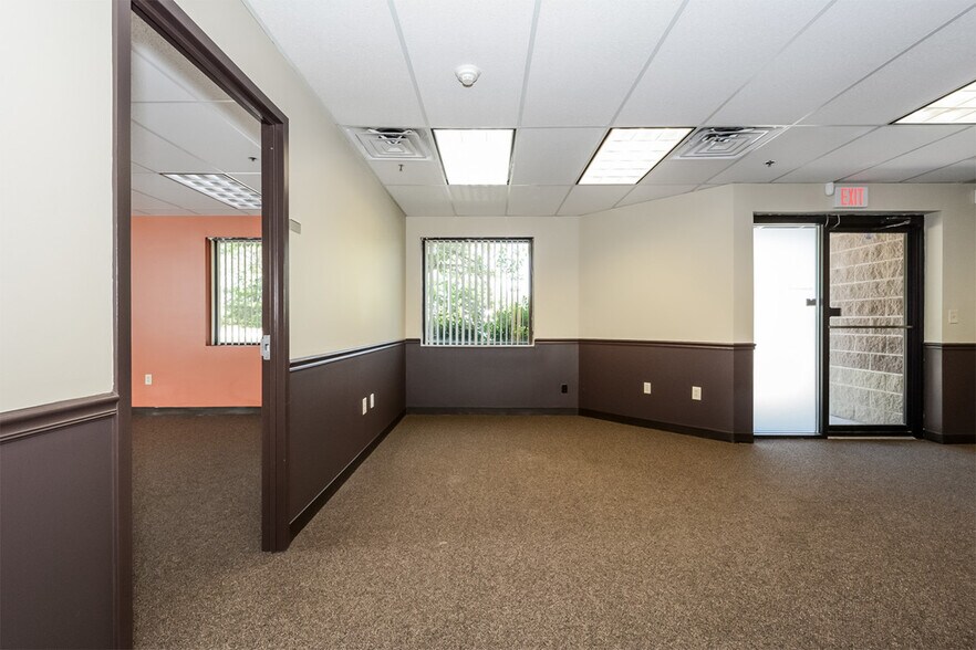 More Photos Of 160 Ayer Rd, Littleton Light Distribution For Lease