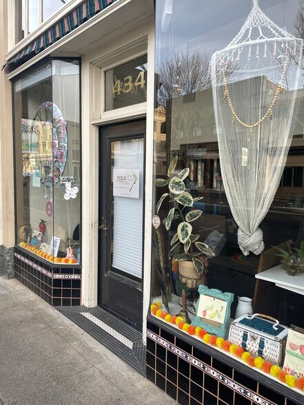 More Photos Of 448 College St, Woodland Office Residential For Lease