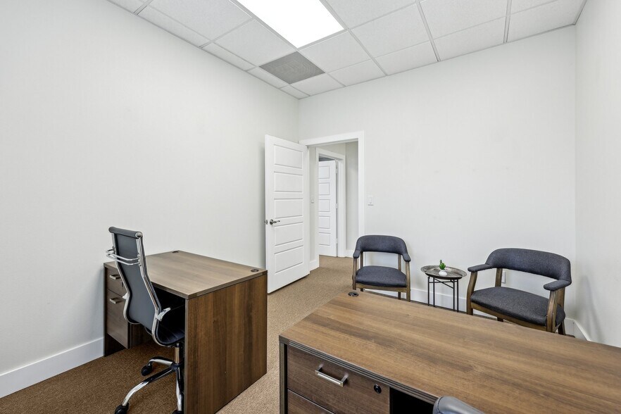 More Photos Of 217 E Debbie Ln, Mansfield Medical For Lease