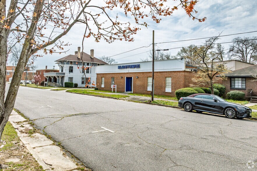 More Photos Of 211 W Cronly St, Laurinburg Office For Sale